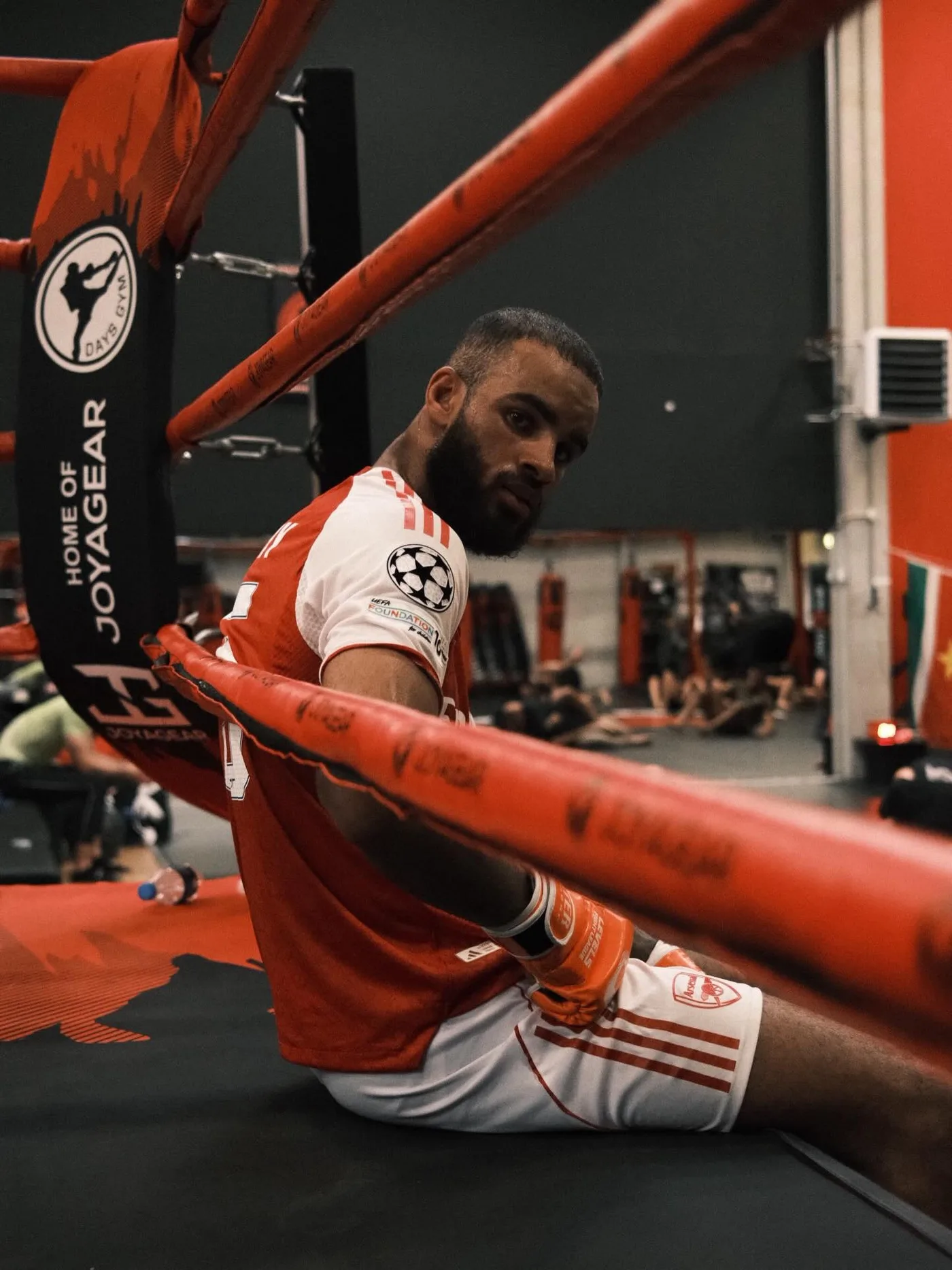 Tyjani Beztati in de MMA-kooi bij Days Gym